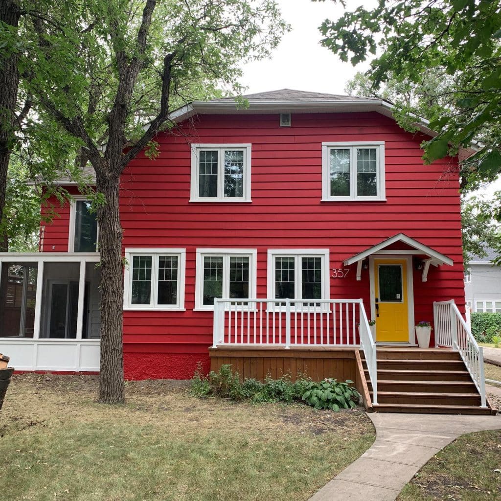 Expert Exterior House Painters in Winnipeg for Exterior House Painting.